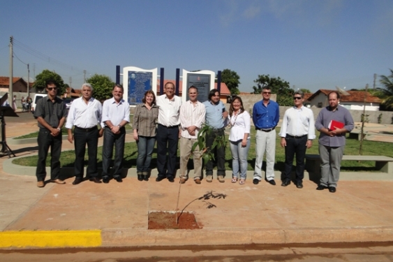 Inauguração de praça e  quadra em Presidente Epitácio