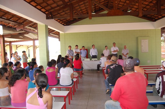 ITORORÓ GANHA NOVA ESCOLA E COBERTURA DE QUADRA ESPORTIVA
