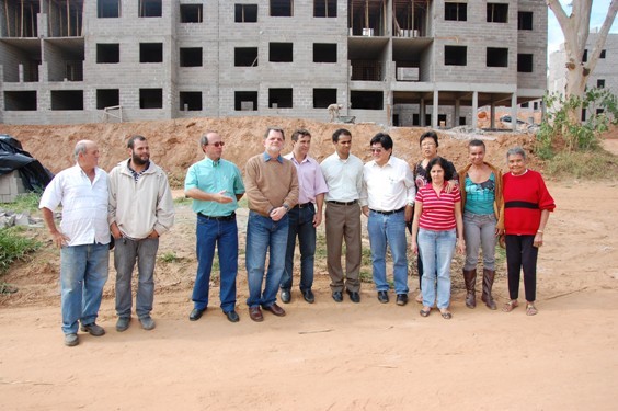 RETOMADA DE OBRAS DE 943 CASAS E APARTAMENTOS