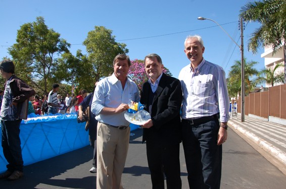 Deputado presente no aniversário de Osvaldo Cruz