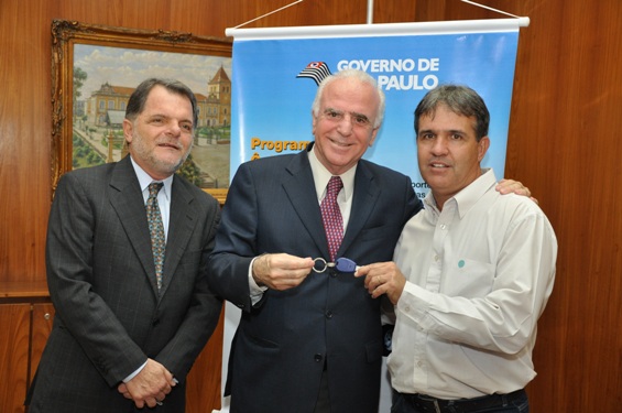 ÔNIBUS ESCOLAR ATENDERÁ ALUNOS DE ASSENTAMENTOS