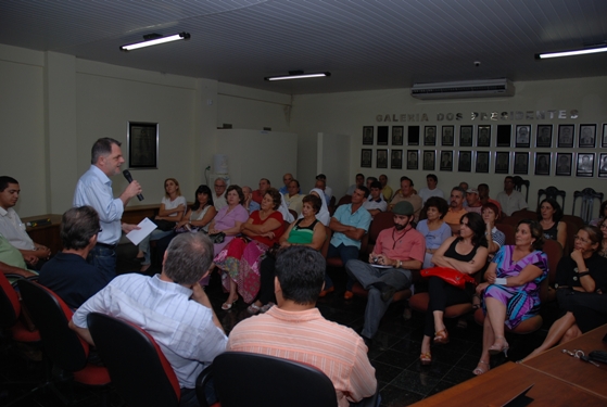DEPUTADO  VISITA BERNARDINO DE CAMPOS