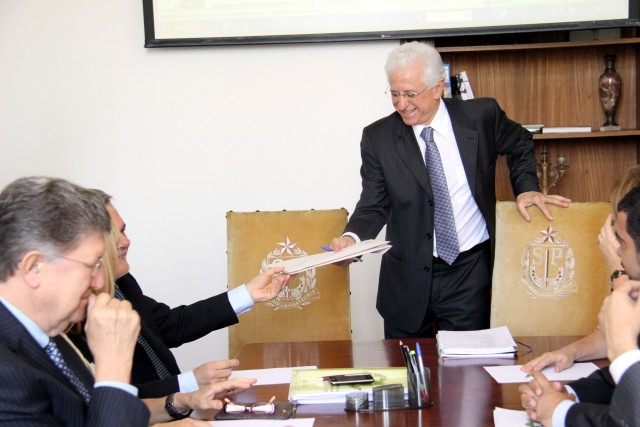 Eentrega do relatório das audiências públicas