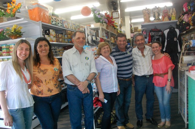 Bragato visita o comércio com Waltinho