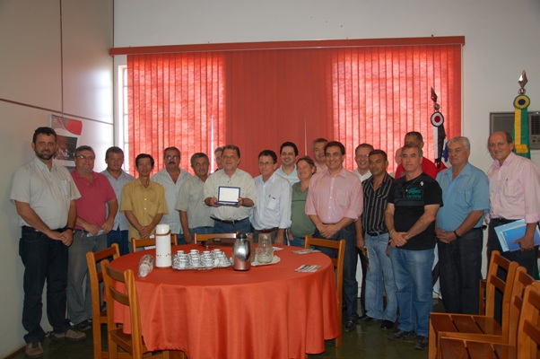 Deputado visita municípios e recebe homenagem