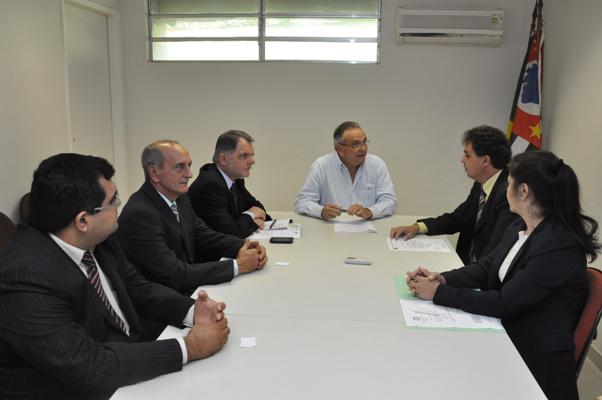 MUNIC?PIOS QUEREM RECUPERAR ESTRADAS RURAIS