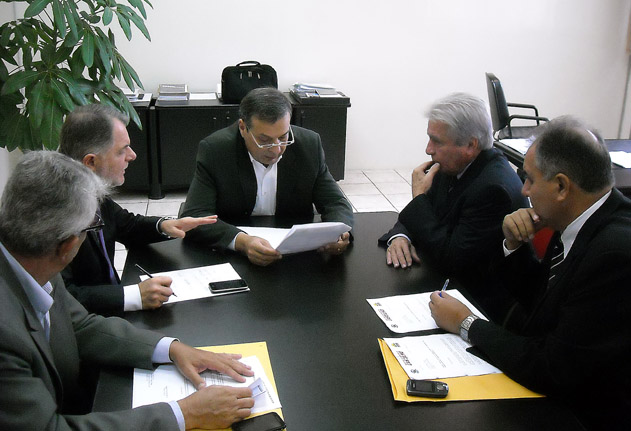 Deputado Bragato e prefeito de Castilho reivindicam verba para hospital da cidade