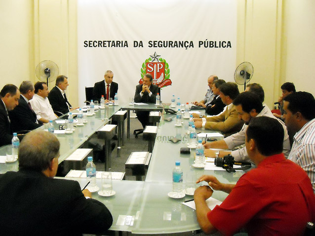 Bragato, prefeitos e vereadores fazem reivindica??es na Secretaria da Seguran?a
