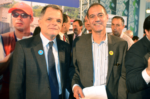 Mais 11 munic?pios assinam conv?nios com governo do Estado