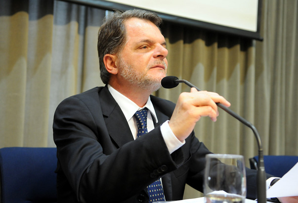 Deputado Bragato anuncia reativa??o de unidade do JBS em Epit?cio