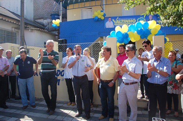 Inaugura??o do comit? de  Valtinho e Luizinho em Osvaldo Cruz