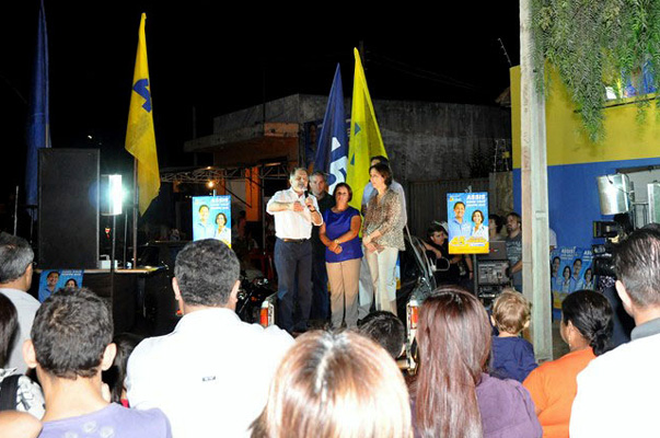 Bragato participa da inaugura??o de mais um comit? em Assis