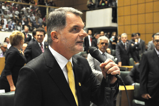 Deputados aprovam amplia??o da Opera??o Delegada