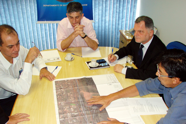 Bragato e prefeito Tup? anunciam obras na rodovia J?lio Budiski