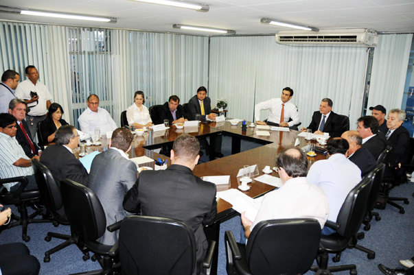 Bragato e prefeitos reivindicam centros para idosos e creches