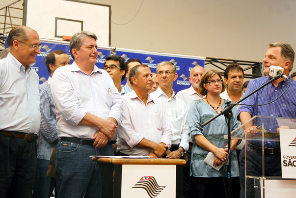 Alckmin e Bragato d?o in?cio ?s obras na SP-294, em Dracena