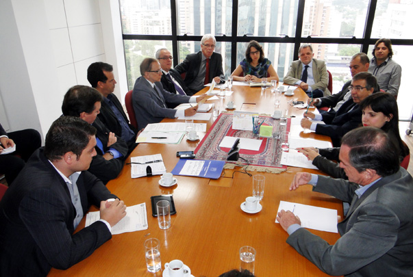 Na Artesp, prefeitos cobram a??es da concession?ria Cart