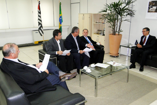 Deputado Bragato busca equipara??o para inativos da PM