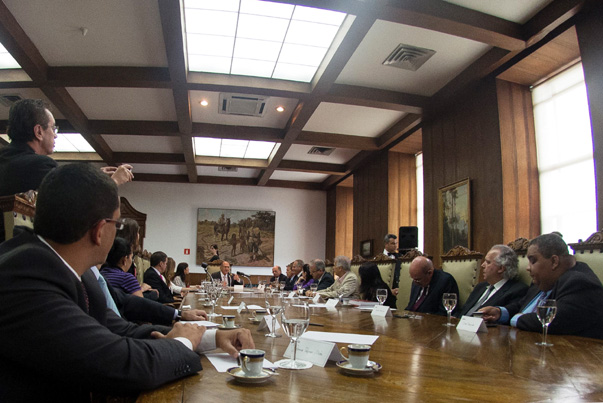 Deputados federais acompanham pol?tica de S?o Paulo contra drogas