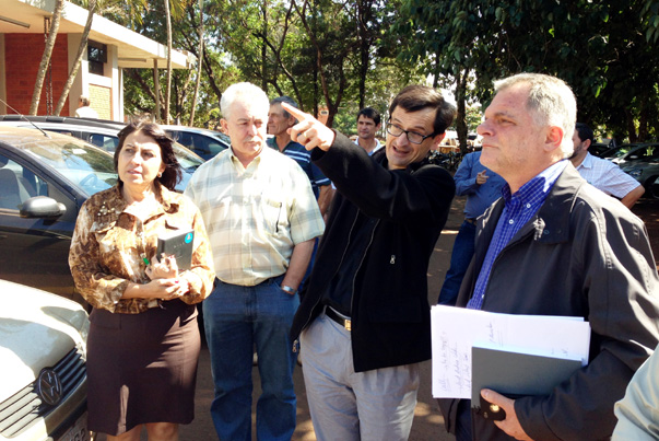 Em Palmital, visita a empresa e busca por novos cursos t?cnicos