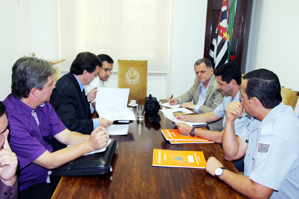 Na Defesa Civil, pela recupera??o de pontes de Marcondes e Venceslau