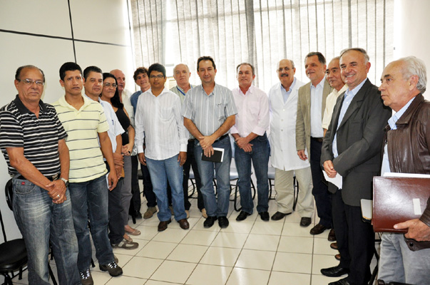 Em busca de solu??es para problemas da Santa Casa de Santo Anast?cio