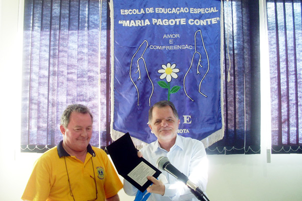 Na cidade de C?ndido Mota, Bragato inaugura sala e ? homenageado