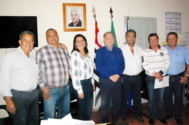 Deputado Bragato se re?ne com prefeito e lideran?as de Pacaembu