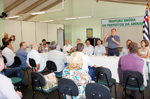 Deputado Bragato participa de reuni?o da Amnap, em Irapuru