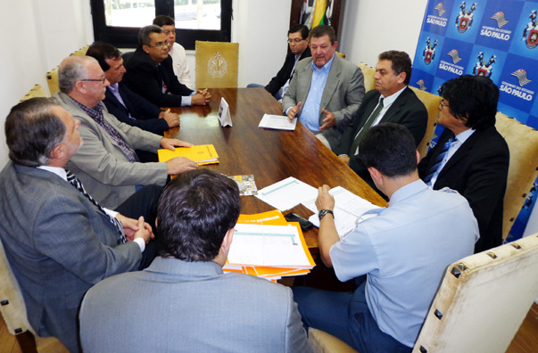 Com prefeitos de Irapuru, Junqueir?polis e Pacaembu reivindicando pontes