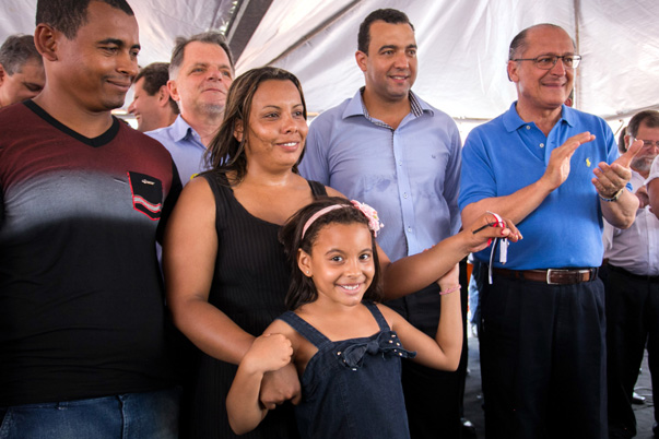 Bragato acompanha governador Alckmin na entrega de 646 casas populares