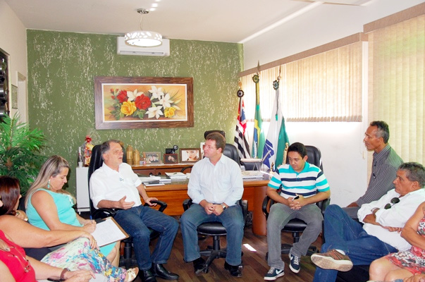Em Parapu?, deputado recebe pedidos do prefeito Samir e de vereadores