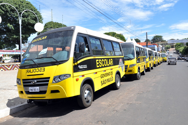 Entrega de ?nibus escolares para a regi?o de Presidente Prudente