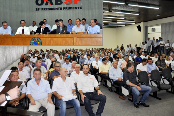 DER apresenta projetos de obras na SP-425 e popula??o participa do debate