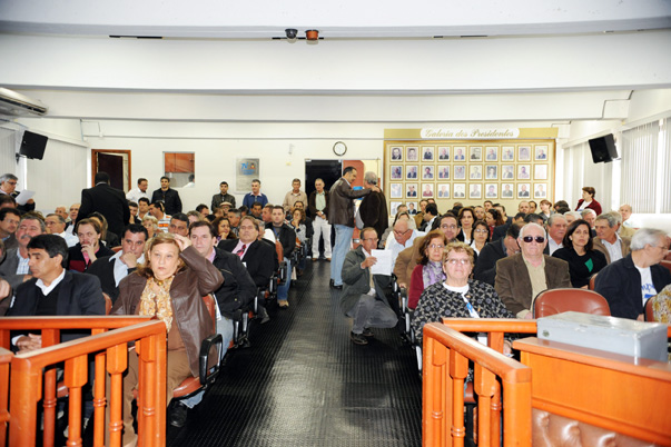 Regi?o de Assis debate propostas ao Or?amento paulista para 2015