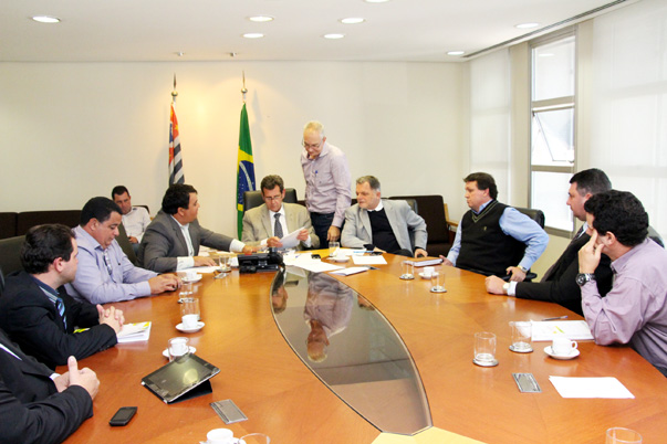 Deputado Bragato defende ind?stria cer?mica do Oeste Paulista