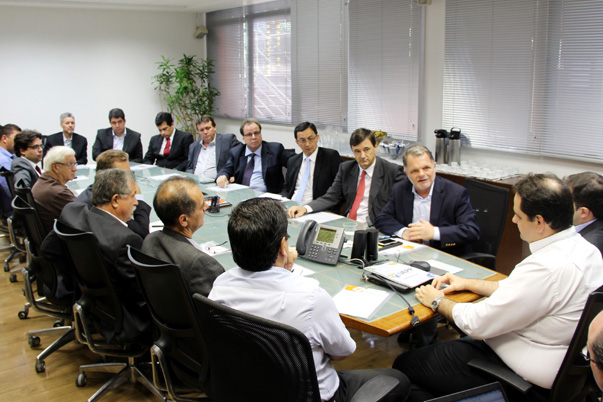 Deputado organiza reuni?o entre sociedade de Prudente e a Gol
