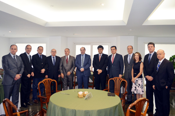 Bragato se re?ne com magistrados paulistas e presidente do TJM
