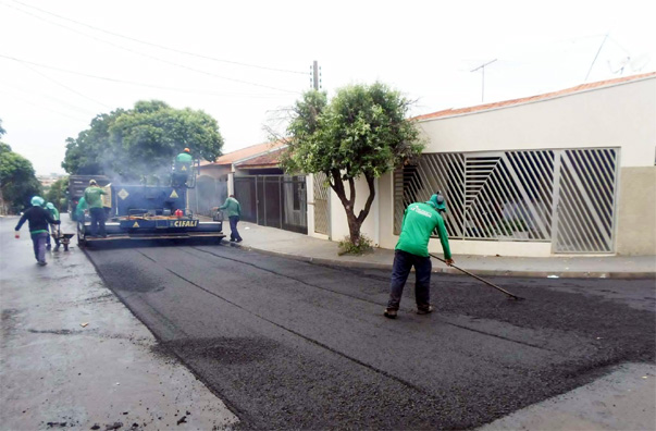 Recapeamento asf?ltico no Ana Jacinta e no M?rio Amato, em Prudente