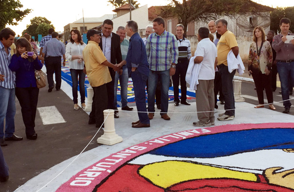 Deputado Bragato participa da celebra??o de Corpus Christi, em Piquerobi
