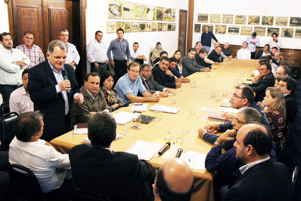 Deputado e prefeitos buscam melhorias na gest?o da sa?de do Oeste Paulista