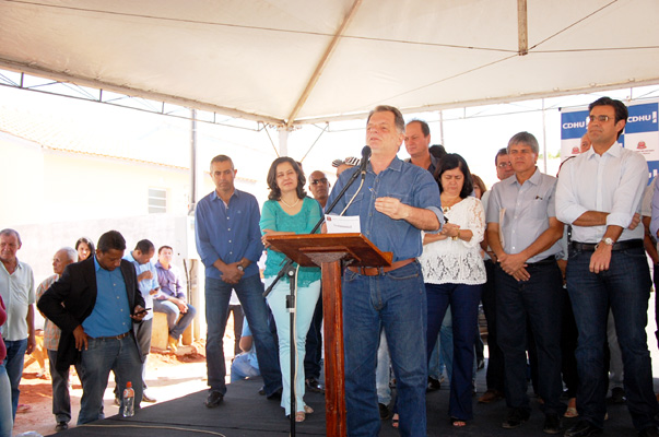 Fam?lias s?o contempladas com entrega de 34 casas em Sagres