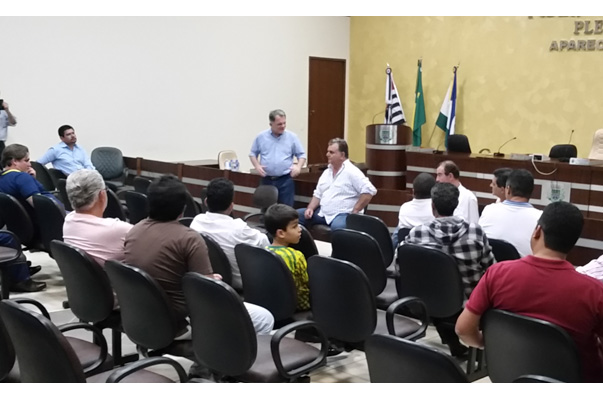 Deputado visita Teodoro Sampaio e conversa com a popula??o
