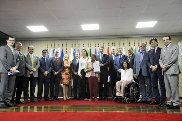Assembleia recebe proposta or?ament?ria do governo para 2016