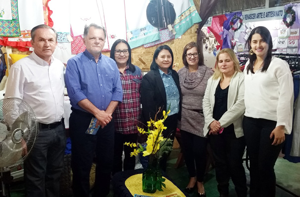 Deputado Bragato visita feira do bordado de Santo Anast?cio