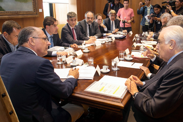 Secret?rio diz a Bragato que governo conversa com Minist?rio dos Transportes sobre trens regionais
