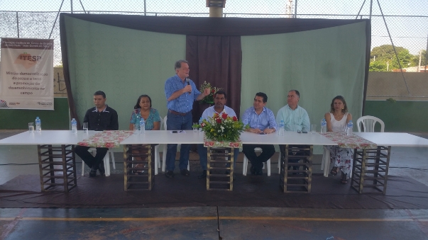 Entrega de t?tulos de propriedades  em Euclides da Cunha