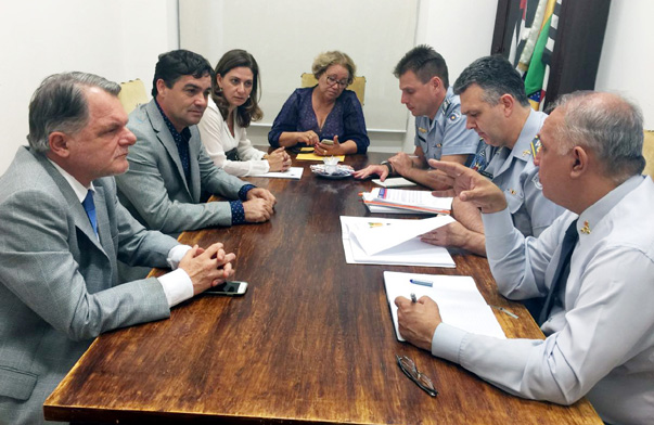 Na Defesa Civil, buscando recuperar estragos em Narandiba e Rosana