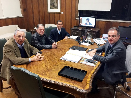 Em busca de solu??es para evitar  fechamento do JBS em  P. Epit?cio
