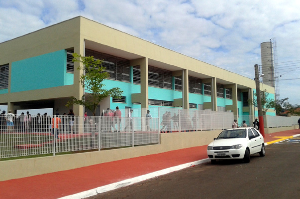 Entrega de escola no munic?pio de Regente Feij?